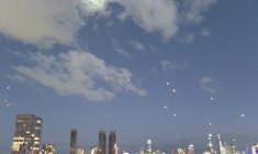 Des missiles des systèmes de défense israéliens illuminent le ciel de Tel-Aviv