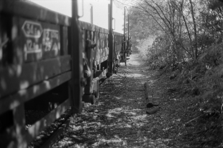 La voie ferrée à Montigny-les-Metz, le 20 septembre 1986 en Moselle, où deux enfants ont été retrouvés morts, le crâne fracassé ( AFP / Patrick HERTZOG )