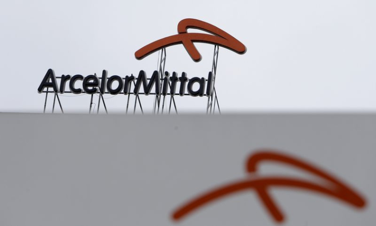 Photo d'archives du logo d'Arcelormittal sur un bâtiment de l'entreprise à Ostrava, République tchèque