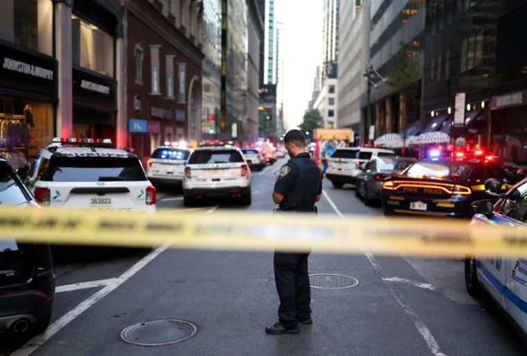 La police dans les rues de New York après une tuerie, le 28 juillet 2025 ( AFP / CHARLY TRIBALLEAU )