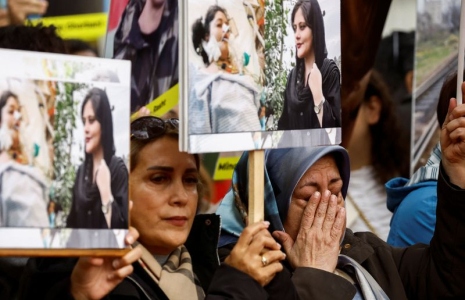 Manifestation de solidarité avec les manifestants anti-gouvernementaux iraniens, à Paris.