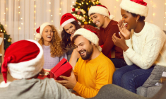 Comment célébrer Noël entre amis ou entre collègues à moins de 20 euros? ( crédit photo : Shutterstock )