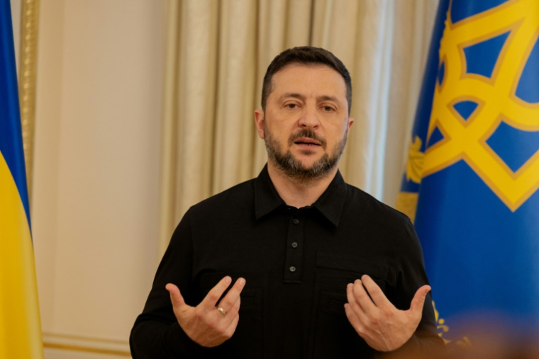 Le président ukrainien Volodymyr Zelensky lors d'une conférence de presse à Kiev, le 27 septembre 2025 ( AFP / Tetiana DZHAFAROVA )