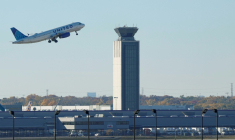 L'aéroport de Chicago O'Hare le 7 novembre 2025 ( AFP / KAMIL KRZACZYNSKI )