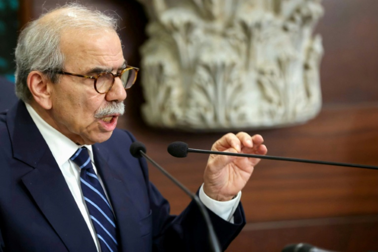 Image fournie par la présidence libanaise du Premier ministre libanais Nawaf Salam devant la presse à Baabda, près de Beyrouth, le 5 août 2025 ( Lebanese Presidency / - )