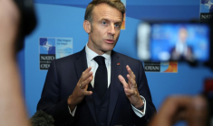 Le président français Emmanuel Macron s'adresse aux médias lors du sommet de l'Otan à La Haye, le 25 juin 2025 aux Pays-Bas ( AFP / Ludovic MARIN )