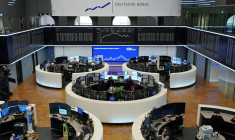 Le graphique de l'indice boursier allemand DAX est affiché à la bourse de Francfort.