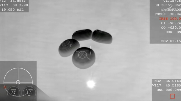 Capture d'écran d'une vidéo de la Nasa montrant la capsule Dragon de SpaceX, avant son amerissage, le 15 janvier 2026, au large de San Diego, en Californie ( NASA / - )