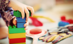 Certains jouets déjà signalés dangereux en 2024 sont par ailleurs toujours proposés à la vente, parfois par les mêmes vendeurs. Illustration. (FeeLoona / PIXABAY)