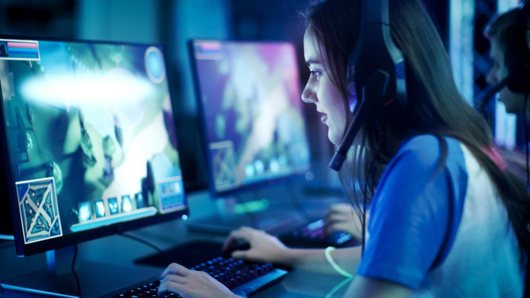 Pour lutter contre les stéréotypes de genre dans les jeux, les écoles tentent d’attirer un public féminin plus important crédit photo : Shutterstock