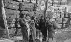 Des civils espagnols attendent à la frontière avec la France en en en 1939 ( AFP / - )