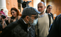 L'accusé Husamettin Dogan à son arrivée à la cour d'appel de Nîmes, dans le Gard, le 8 octobre 2025 ( AFP / Christophe Simon )