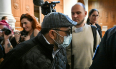 L'accusé Husamettin Dogan à son arrivée à la cour d'appel de Nîmes, dans le Gard, le 8 octobre 2025 ( AFP / Christophe Simon )