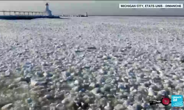 Près de 50 morts aux États-Unis : le "blizzard du siècle" est loin d'être terminé d'après les autorités