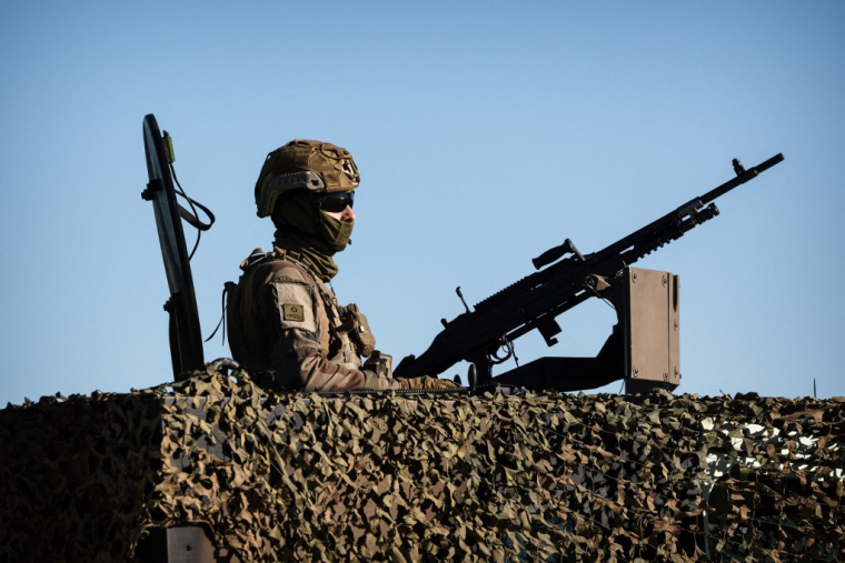 Un exercice de la 19e brigade d'artillerie, sur l'Ile du Levant, en novembre 2025 ( AFP / CLEMENT MAHOUDEAU )