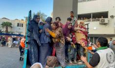 Des blessés arrivant à l'hôpital Shifa de Gaza