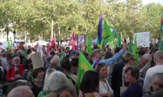 Des centaines de manifestants à Paris pour le climat