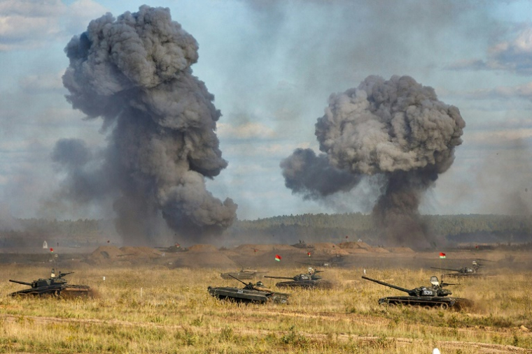Photo diffusée par le ministère russe de la Défense, le 13 septembre 2021, montrant des exercices militaires conjoints Zapad-2021 des forces armées russes et du Bélarus sur la base militaire de Mulino dans la région de Nijni Novgorod, en Russie ( Ministère russe de la Défense / Handout )