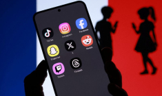 L'illustration représente un drapeau français, des icônes d'applications de réseaux sociaux et la silhouette d'enfants