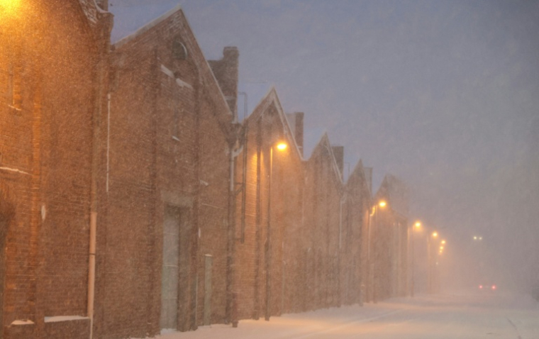 Fortes chutes de neige sur le port de Brême, en Allemagne, le 9 janvier 2026 ( AFP / STRINGER )
