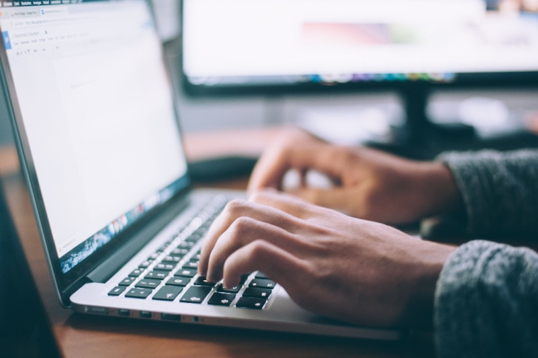 Arnaques financières : 3 moyens de les repérer et de s’en protéger (Crédits photo : Unsplash - Glenn Carstens-Peters )