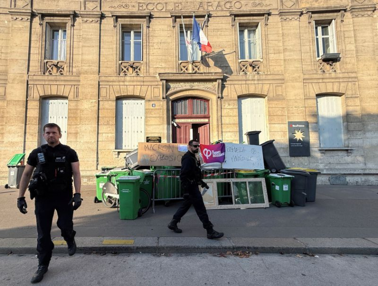 Un lycée bloqué à Paris