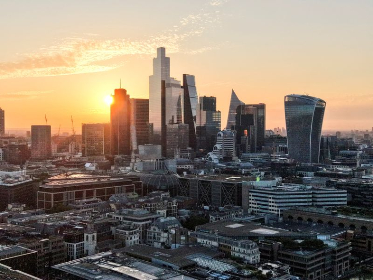 Une vue prise par drone montre la ligne d'horizon au-dessus du centre de Londres