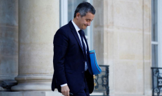 Le ministre de l'Intérieur, Gerald Darmanin, quitte le Palais de l'Élysée après la réunion hebdomadaire du gouvernement