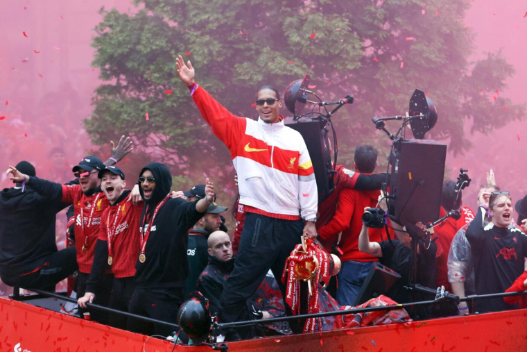 L’absence de Van Dijk dans les nommés pour le meilleur joueur de Premier League choque les supporters des Reds