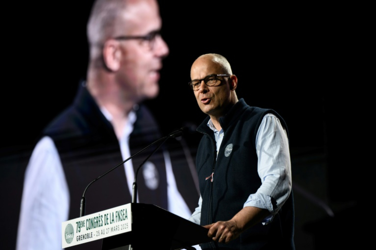 Le président de la FNSEA Arnaud Rousseau s'exprime le 26 mars 2025 à Grenoble ( AFP / JEFF PACHOUD )