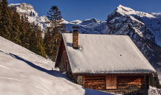 Dans certaines stations des Alpes du nord, qui disposent de chalets luxueux et de biens d'exception, le mètre carré se négocie en moyenne à 6 608 euros. (illustration) (Pixabay / 165106)