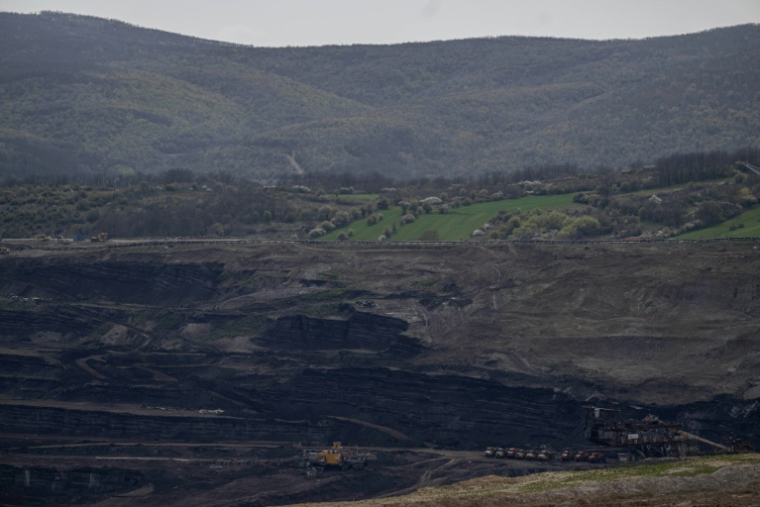 Extraction du charbon près de la ville d'Obilic, au Kosovo, le 10 avril 2026 ( AFP / Armend NIMANI )