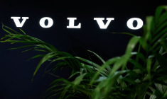 Le logo de Volvo exposé au salon « Everything Electric »
