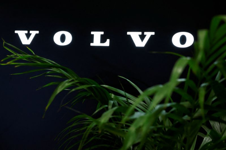 Le logo de Volvo exposé au salon « Everything Electric »