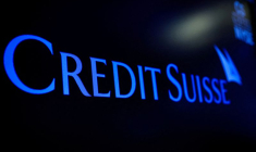Photo d'archives du logo de Credit Suisse visible sur le parquet de la Bourse de New York