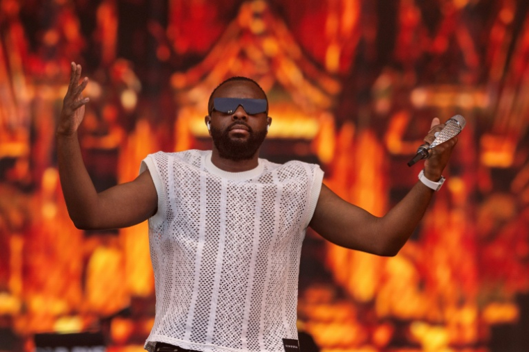 Le chanteur congolais Gims lors d'un concert au festival Les Vieilles Charrues, dans le Finistère, le 16 juillet 2026 ( AFP / Fred TANNEAU )