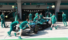Une Formule 1 Aston Martin à Shanghai, en Chine. ( POOL / ALEX PLAVEVSKI )