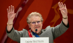 La maire socialiste de Strasbourg Catherine Trautmann le 28 mars 2026 pour son premier conseil municipal après son élection ( AFP / SEBASTIEN BOZON )