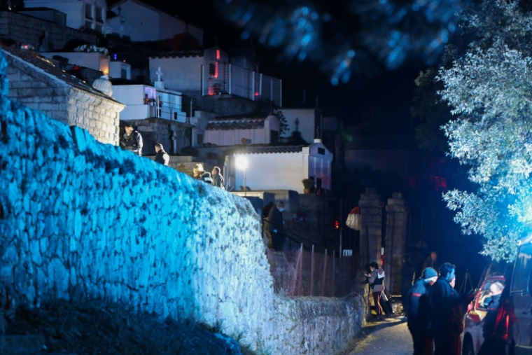 La police sur les lieux du meurtre d'Alain Orsoni, à Vero, en Corse, le 12 janvier 2026 ( AFP / Pascal POCHARD-CASABIANCA )