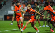 Ligue 2 : Pau premier leader de la saison, pluie de nuls et belle bagarre entre Laval et Sainté