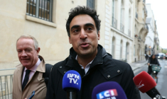 Le président des Entrepreneurs Amir Reza-Tofighi, répondant à la presse à sa sortie de l'hôtel Matignon le 24 septembre 2025 à Paris. ( AFP / Alain JOCARD )