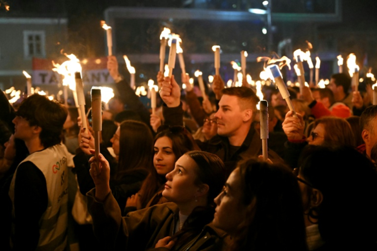 Le meeting du parti Tisza le 9 avril 2026 à Györ, en Hongrie ( AFP / Attila KISBENEDEK )