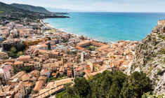 Un village de Sicile offre des maisons après avoir échoué à les vendre pour un euro (Crédit photo: Jacek Dylag - Unsplash)