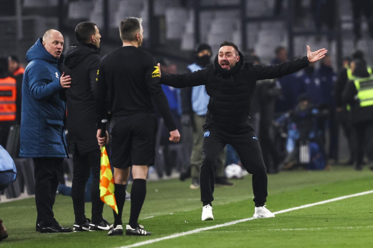 Roberto De Zerbi : « Expliquez-moi pourquoi le président de Lille vient sur le terrain ? »