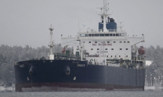 Un pétrolier à l'ancre près du port de Kilpilahti, sur le golfe de Finlande