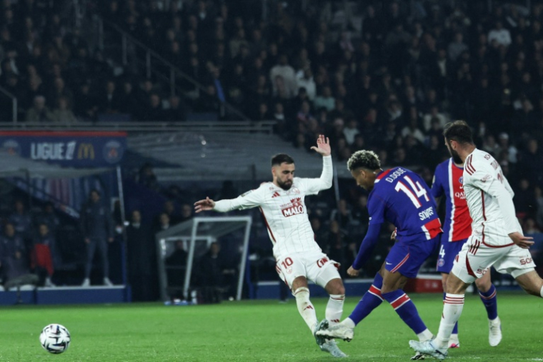 Désiré Doué inscrit le but de la victoire pour le PSG contre Brest, le 10 mai 2026 au Parc des Princes ( AFP / Xavier GALIANA )
