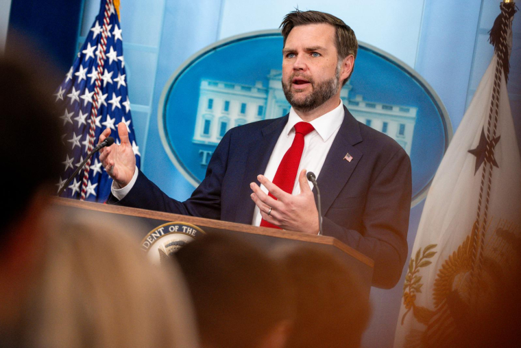 JD Vance (vice-président américain) lors d'une conférence de presse à la Maison-Blanche, le 18 juin 2026. ( GETTY IMAGES NORTH AMERICA / ANDREW HARNIK )