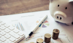 À partir de 70 ans, l’assurance-vie reste avantageuse pour transmettre son patrimoine, malgré une fiscalité différente selon la date des versements.(Crédit photo: © photobyphotoboy - stock.adobe.com)