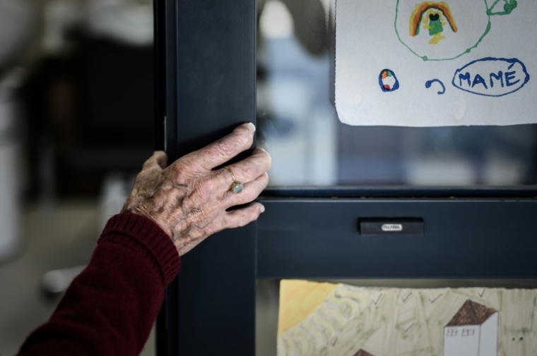 En Europe, les spécialistes continuent à considérer qu'un examen clinique approfondi restera nécessaire pour confirmer la perte des capacités cognitives et fonctionnelles ( AFP / Philippe LOPEZ )