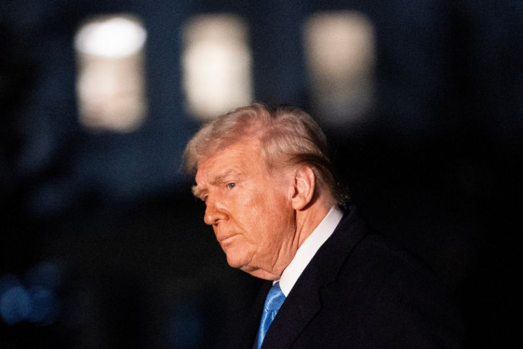 Le président américain Donald Trump arrive à la Maison Blanche